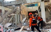 Endonezya'da 7,7 Büyüklüğündeki Depremde En Az 14 Kişi Hayatını Kaybetti