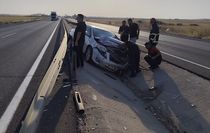Nusaybin’de Otomobil Bariyerlere Çarptı: Sürücü Yaralandı