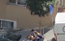 Şişli’de üvey ablasıyla birlikte annesini darbedip şikayetçi oldular