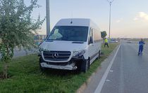 AKSARAY'da Minibüs Reklam Panosuna Çarptı: 6 Yaralı