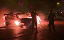 Alev Topuna Dönen Otomobilde Aile Son Anda Kurtuldu