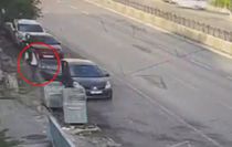 Beyoğlu’nda aracında uyuyan kişinin cep telefonunu çalan hırsız yakalandı