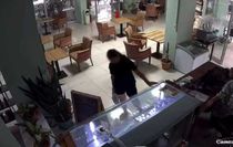 Kütüphane Kafede Kitap Hırsızlığı Tepkisi