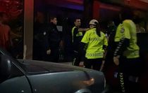 Ehliyetsiz ve alkollü sürücü ile yanındaki arkadaşları, polise zor anlar yaşattı