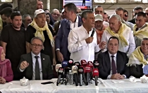 Özgür Özel: ''Çiftçinin bütün kredilerinin faizlerini bir kereye mahsus sileceğiz, ana parayı üç yıla böleceğiz''