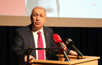 Özdağ'a Van'dan İlk Maaşla Hediye