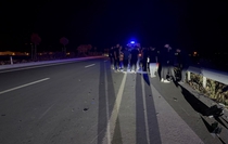 Çevre yolunda yarışırken çarpışan motosikletlerin sürücüleri yaralandı
