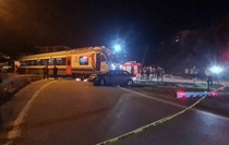 Zonguldak’ta yolcu treni otomobille çarpıştı: 5 yaralı