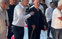 Bastonla görüntülenen Cem Yılmaz'ın koleksiyonu