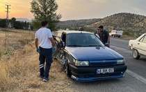 Adıyaman Gölbaşı'nda otomobil ile minibüs çarpıştı, 2 kişi yaralandı