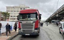 Uşak'ta 74 yaşındaki yaya tırın çarpmasıyla ağır yaralandı, sürücü gözaltına alındı