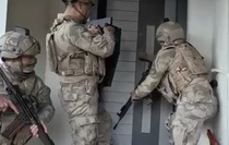 Kahramanmaraş ve Şanlıurfa'da 1 AK-47 ele geçirildi, 3 şüpheli tutuklandı