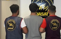 Adana'da 17 farklı suçtan aranan, 20 yıl 3 ay hapis cezası bulunan firari yakalandı