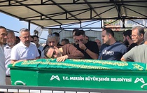 İddiaya göre 14'üncü kattan düşen Atilla Taş'ın kızı Mersin'de toprağa verildi
