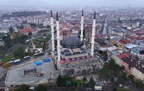 Sivas'ta 4 minareli Merkez Camii'nde ilk ezan mikrofonsuz okundu