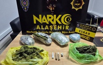 Manisa Alaşehir'de 1 kilo 1,06 gram esrar ele geçirildi, şüpheli tutuklandı
