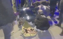 Elazığ Kovancılar'da yolun karşısına geçerken kamyonun çarptığı genç ağır yaralandı