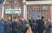 Kütahya Aile Derneği üyeleri kentin tarihi cami ve türbelerini ziyaret etti