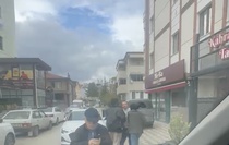 Tokat'ta otomobil sürücüsünün lise öğrencilerinin servisine saldırdığı iddia edildi