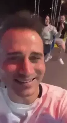 Lunaparkta ailesiyle vakit geçiren Burak İbbiği