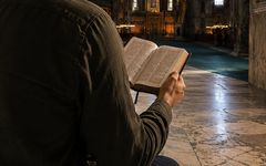 İki turist, Ayasofya'da yaptıklarından sonra sınır dışı edildi