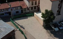 Dışarıdan bakıldığında otopark gibi görünse de içi bambaşka