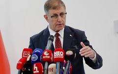 AK Parti'ye geçeceği konuşulan Cemil Tugay sessizliğini bozdu