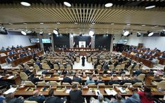 Eski bakan hakkında yakalama kararı çıkarıldı 