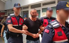 Çete lideri, kız arkadaşının yanında enselendi