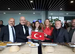 >Kadın ustalar en iyi baklavayı yapmak için yarıştı