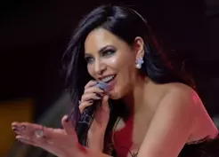 >Zara'dan iddialı selfie: Göğüs detayı ön planda