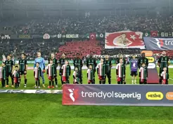 >KocaelisporAntalyaspor maçında seremoni de paylaşıldı