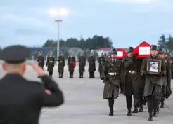 >Ankara'da düşen jette hayatını kaybeden Libya Genelkurmay Başkanı memleketinde toprağa verildi