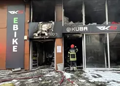 >Kocaeli'de bisiklet ve elektrikli araç satışı yapan iş yerinde yangın hasara neden oldu