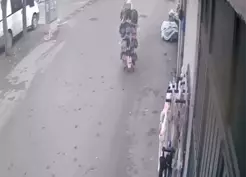 >Bursa'da lodos etkili oldu; reklam tabelaları devrildi