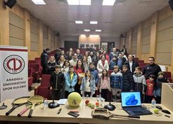 >Anadolu Üniversitesi'nden tenisçilere tam destek