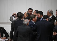 >En düşük emekli aylığının artırılmasını da içeren kanun teklifi TBMM Genel Kurulunda kabul edildi