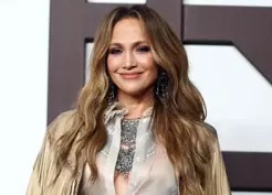 >Bakmayın 56 yaşında olduğuna! Jennifer Lopez son pozuyla gençlere taş çıkartır