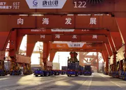 >Albüm: Çin'in Tangshan Limanı'nın Dış Ticaret Kargo Hacmi 2025'te 380 Milyon Tonu Aştı