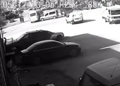 >Yolcu minibüsü ile hafif ticari aracın karıştığı kaza anı kameraya yansıdı