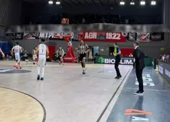 >Yunanistan'da hem Türk polisine hem de Beşiktaş'a skandal saldırı