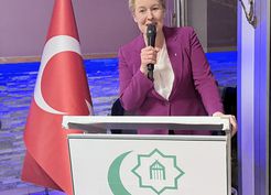 >Berlin eyaletinin Ekonomi Bakanı Giffey, Aziziye Camisi Derneğinin iftar programına katıldı