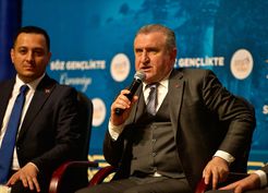 >Gençlik ve Spor Bakanı Bak, Osmaniye'de gençlerle bir araya geldi Açıklaması