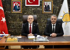 >Hazine ve Maliye Bakanı Şimşek, AK Parti Batman İl Başkanlığını ziyaret etti