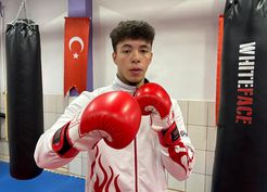 >Kaygı bozukluğu sorununu yenmek için başladığı kick boksta milli sporcu olmayı başardı
