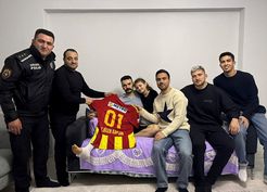 >Kayserisporlu futbolcular, operasyonda yaralanan özel harekat polisini ziyaret etti
