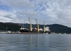 >Marmaris'e kargo gemisiyle lüks motor yatlar getirildi