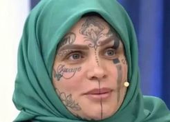 >Nazan Ünal'ın dövmelerinin anlamı ne? Didem Arslan'ın programına konuk olan Nazan Ünal'ın kaç tane dövmesi var?