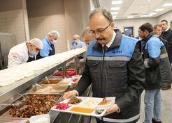 >Siirt Valisi Kemal Kızılkaya madencilerle iftar yaptı