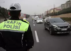 >Polis sadece ehliyet sormayacak! Bunun yapanın cebi fena yanacak